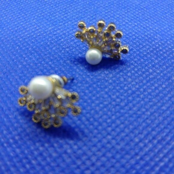 Crown Pearl crystal handcrafted earrings - Picture 2 of 3